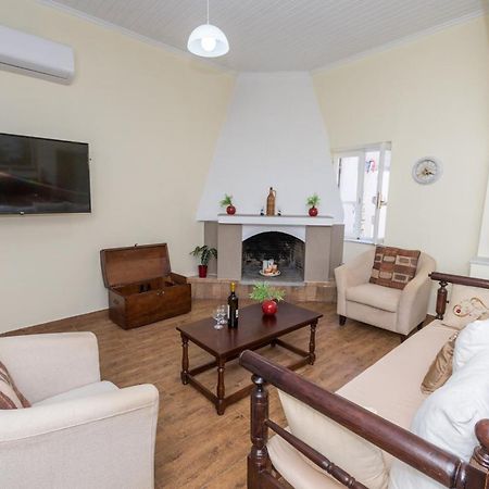 Angels' Home- Modern & Comfy, Fully Equipped 3Bd Dhrépanos エクステリア 写真