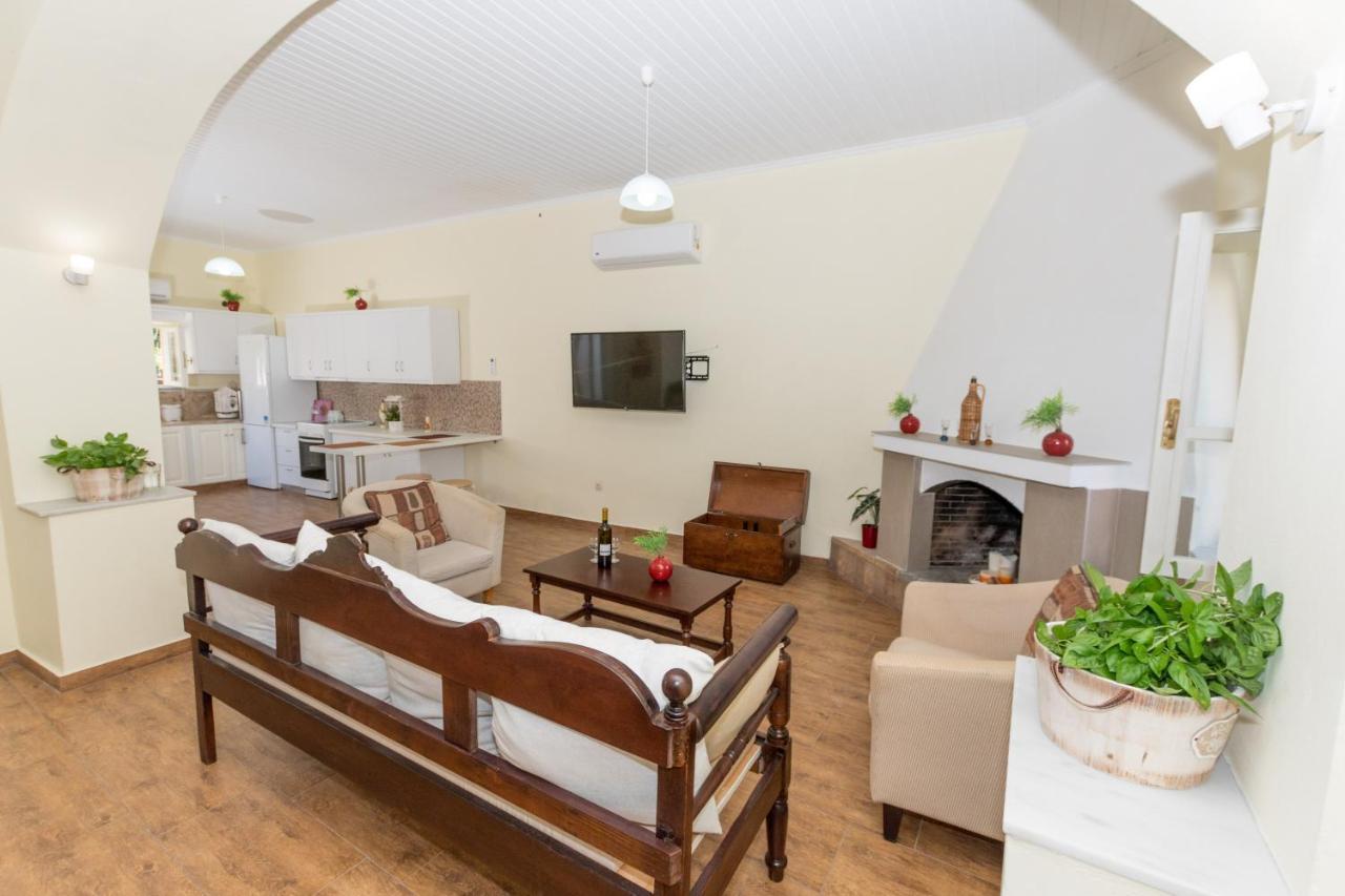 Angels' Home- Modern & Comfy, Fully Equipped 3Bd Dhrépanos エクステリア 写真